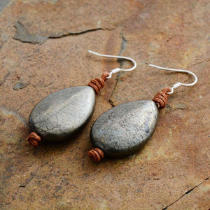 Boucles d'oreille goutte en pyrite