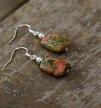 Charger l&#39;image dans la galerie, Boucles d&#39;oreilles en unakite